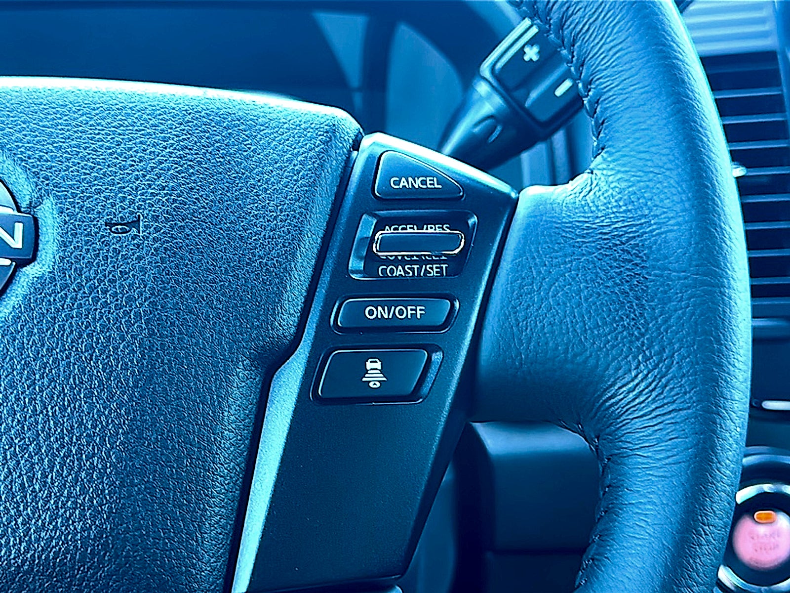 2023 Nissan TITAN Crew Cab SV 4x2