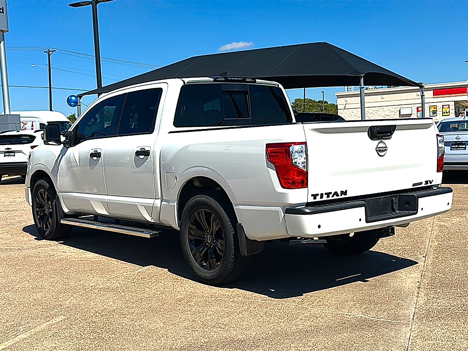 2023 Nissan TITAN Crew Cab SV 4x2