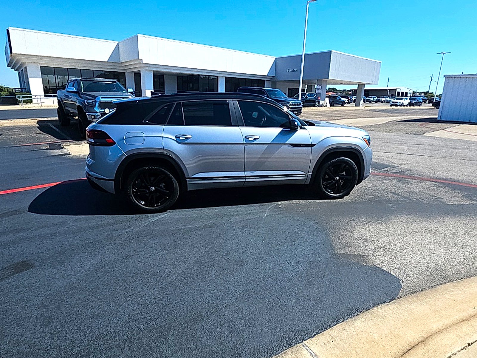 2025 Volkswagen Atlas Cross Sport 2.0T SEL R-Line Black