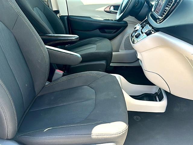 2023 Chrysler Voyager LX FWD