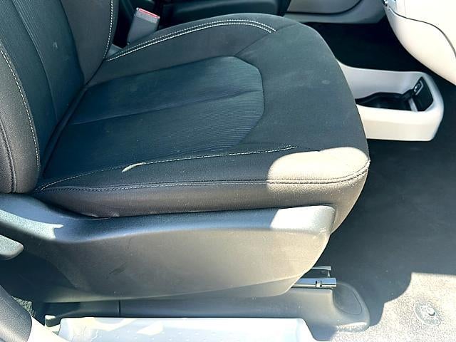 2023 Chrysler Voyager LX FWD