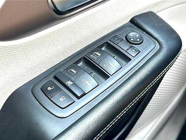 2022 Chrysler Voyager LX FWD