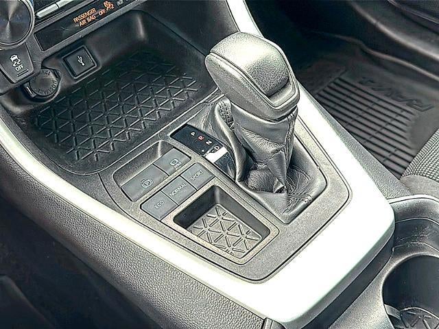 2021 Toyota RAV4 LE FWD (GS)