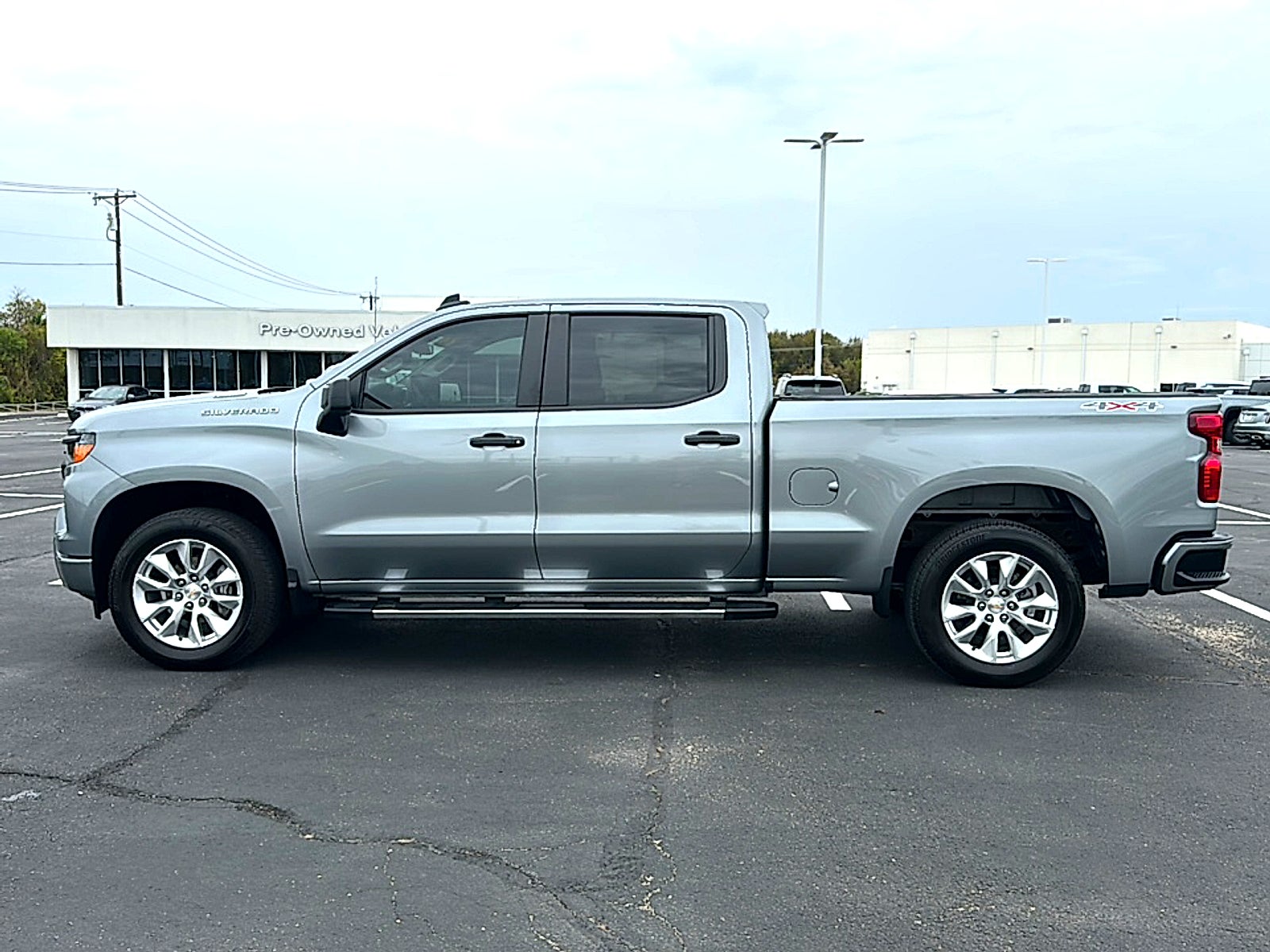 2026 Chevrolet Silverado 1500 4WD Crew Cab Standard Bed Custom