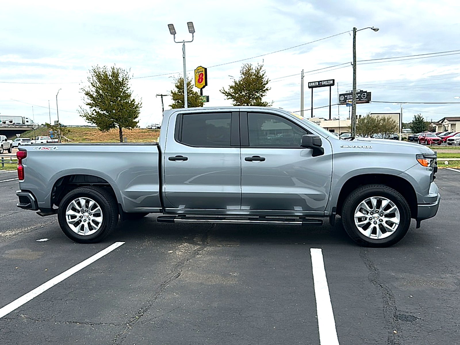 2026 Chevrolet Silverado 1500 4WD Crew Cab Standard Bed Custom