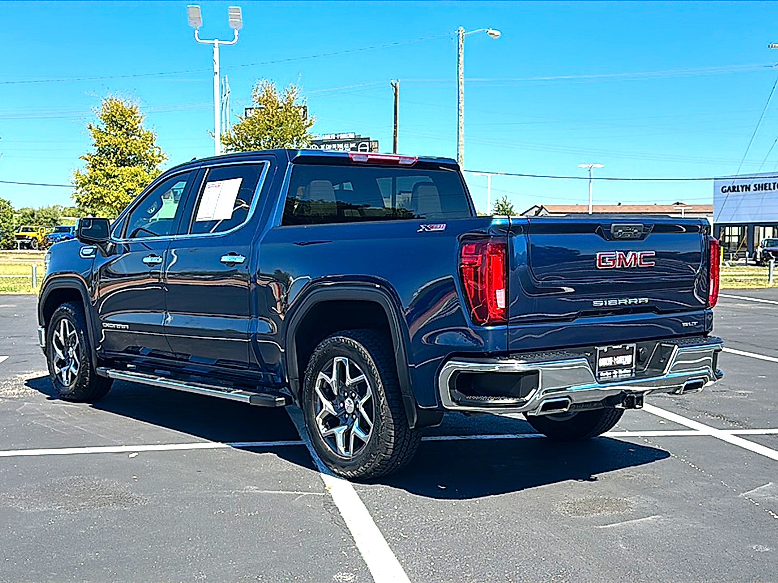 2023 GMC Sierra 1500 4WD Crew Cab Short Box SLT