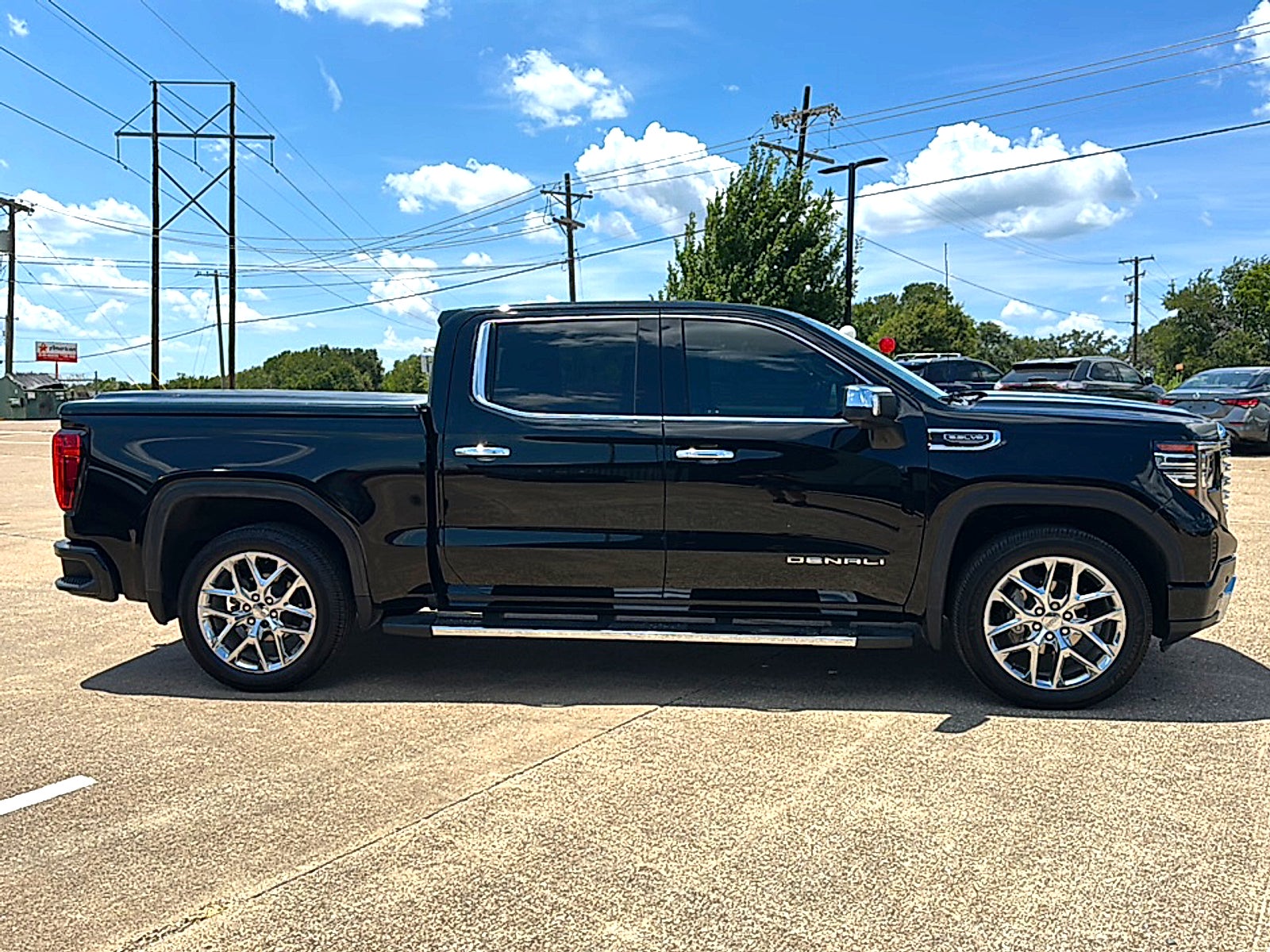2023 GMC Sierra 1500 4WD Crew Cab Short Box Denali
