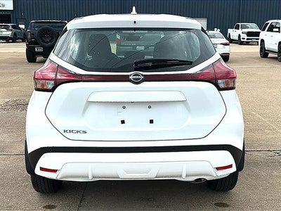 2025 Nissan Kicks Play S FWD