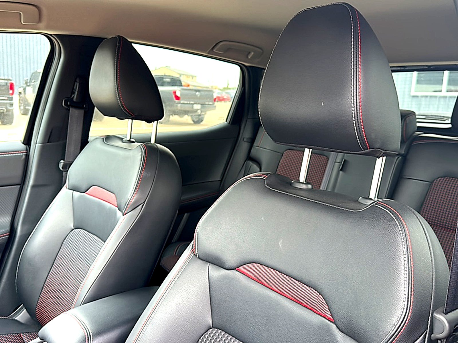 2025 Nissan Kicks SR FWD