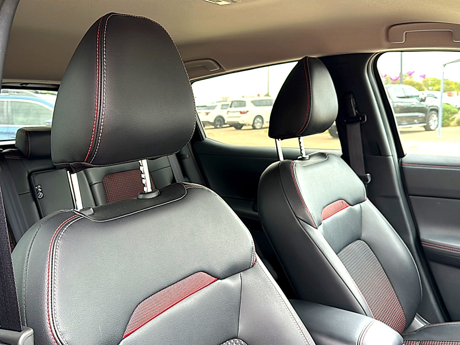 2025 Nissan Kicks SR FWD