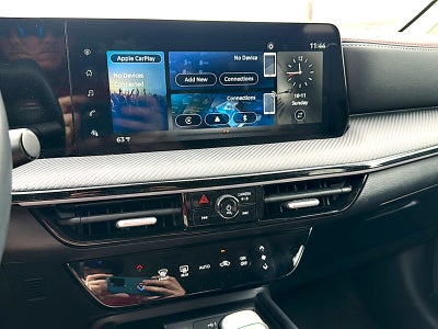 2025 Nissan Kicks SR FWD