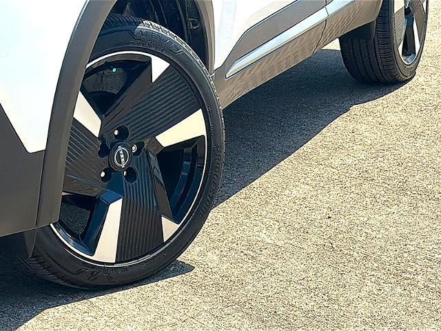 2025 Nissan Kicks SR FWD