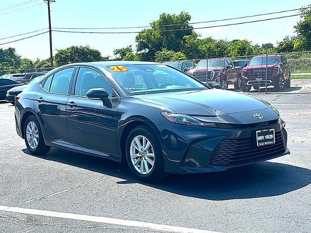 2025 Toyota Camry LE (SE)