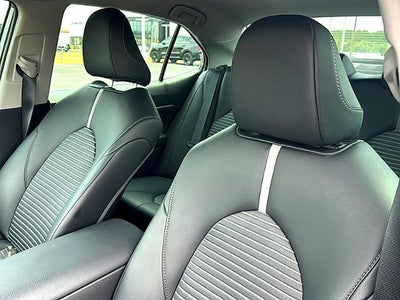 2024 Toyota Camry SE Auto (SE)