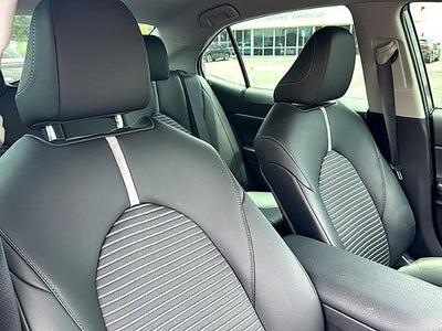 2024 Toyota Camry SE Auto (SE)