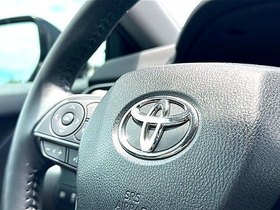 2024 Toyota Camry SE Auto (SE)