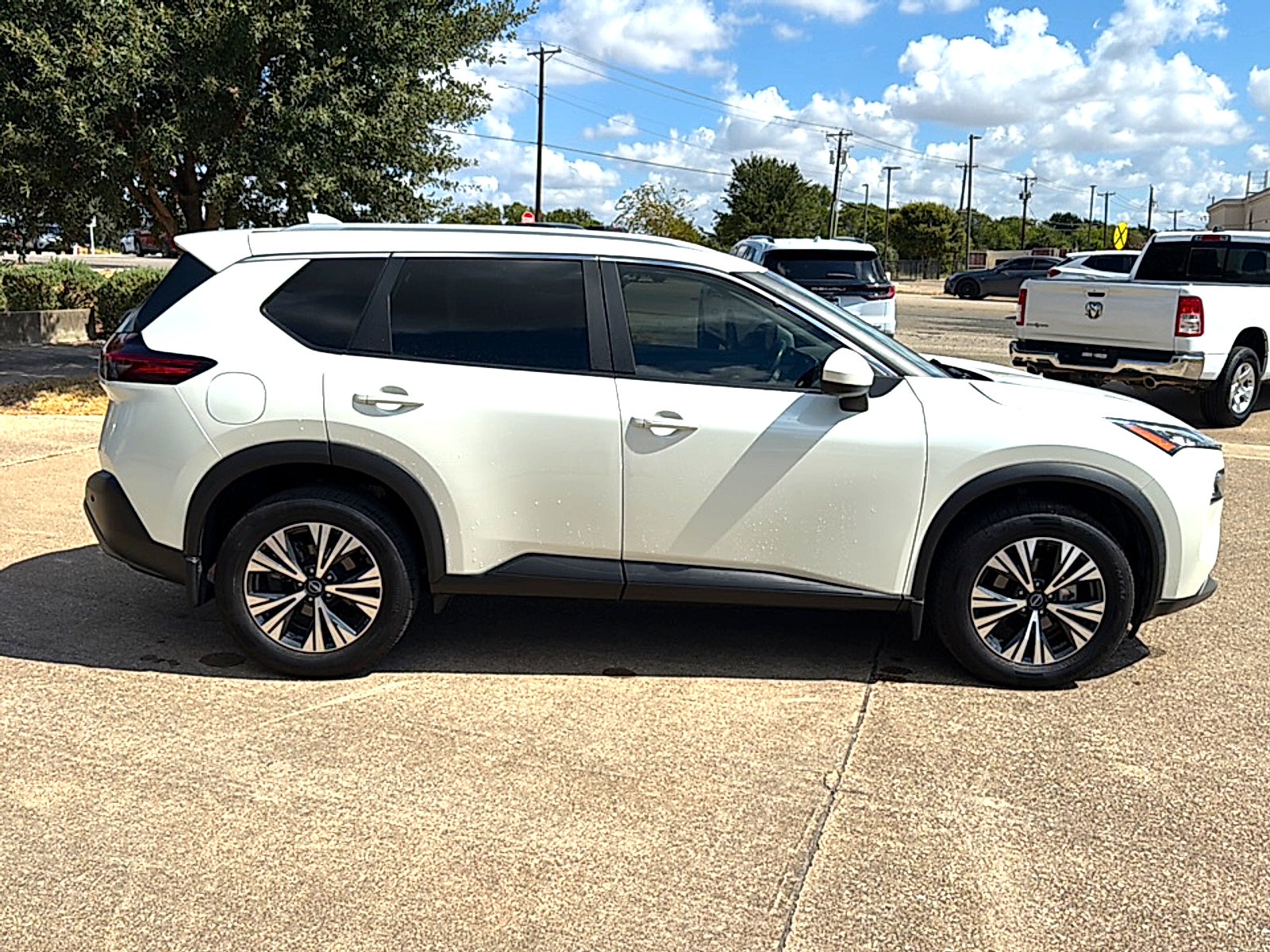 2023 Nissan Rogue SV FWD