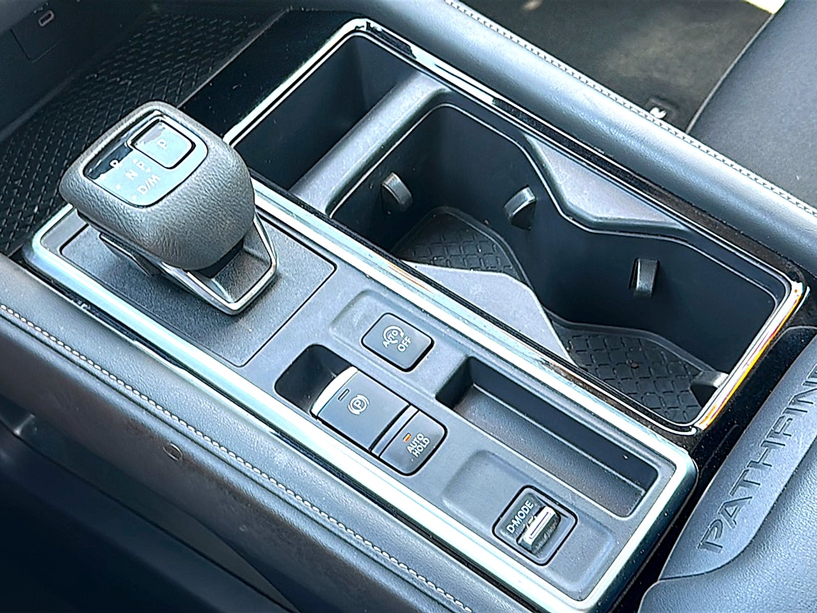 2024 Nissan Pathfinder SV FWD