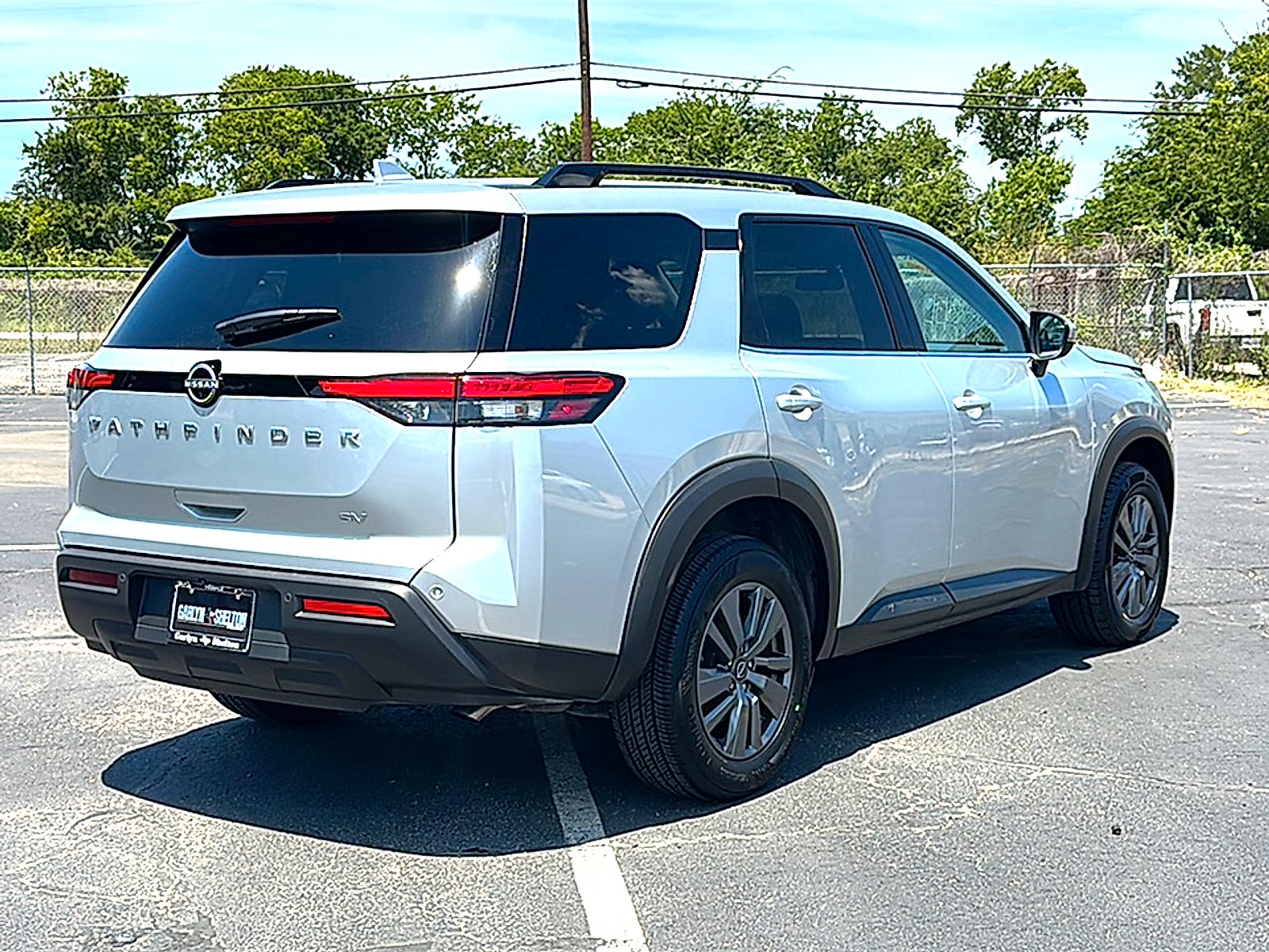 2024 Nissan Pathfinder SV FWD