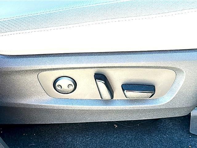 2025 Nissan Pathfinder SL 2WD