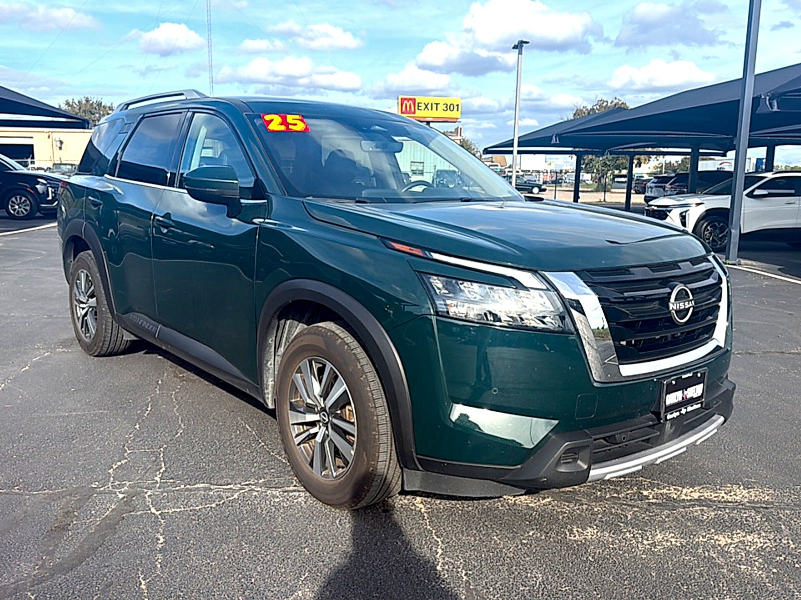 2025 Nissan Pathfinder SL FWD