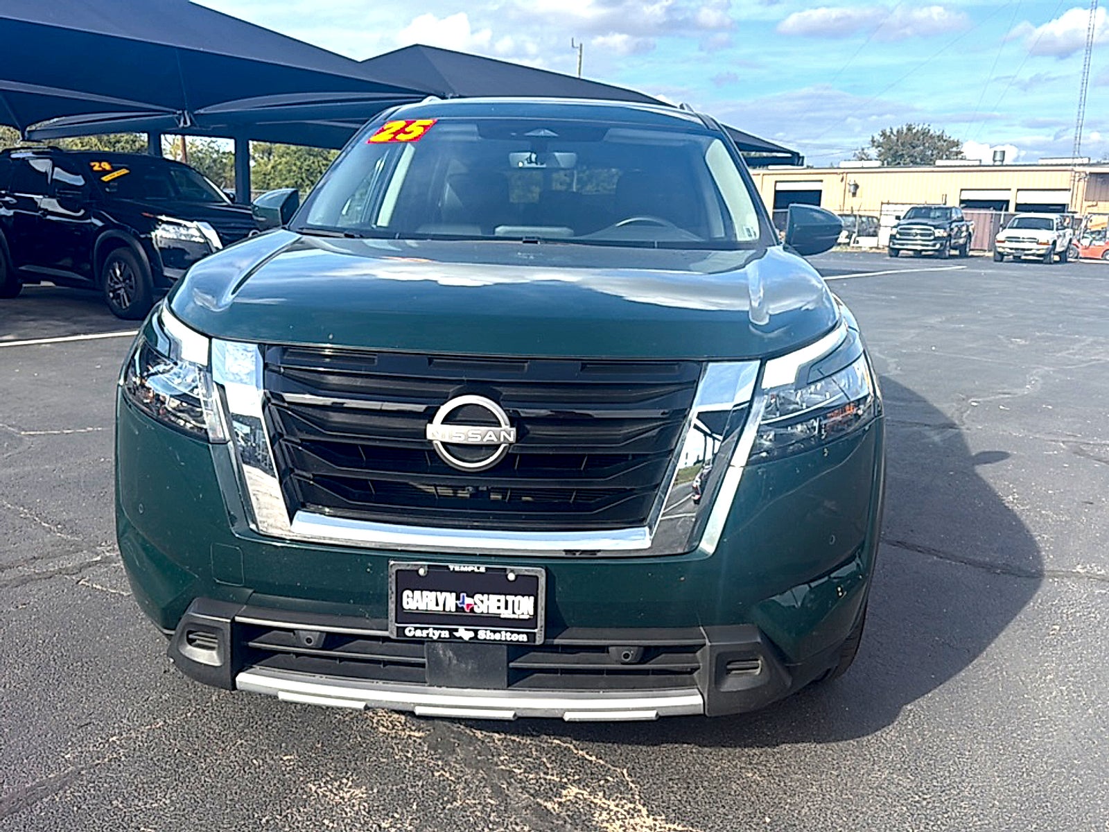 2025 Nissan Pathfinder SL FWD