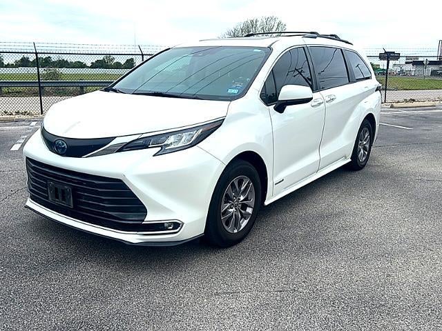 2021 Toyota Sienna XLE FWD 8-Passenger (Natl)