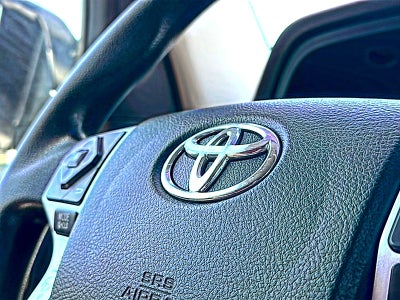 2017 Toyota Tundra SR5 5.7L V8