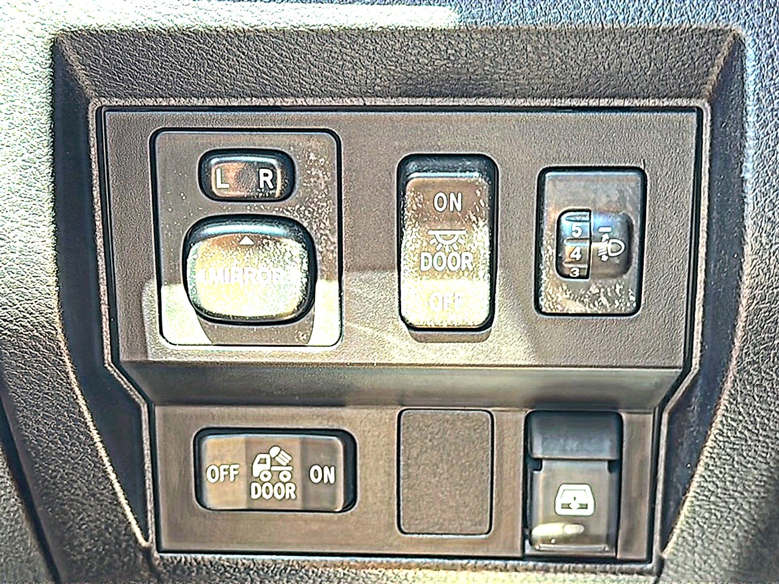 2017 Toyota Tundra SR5 5.7L V8