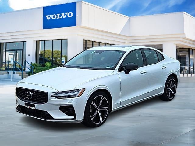 2024 Volvo S60 B5 AWD Core Dark Theme