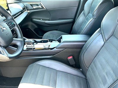 2025 Mitsubishi Outlander SE FWD