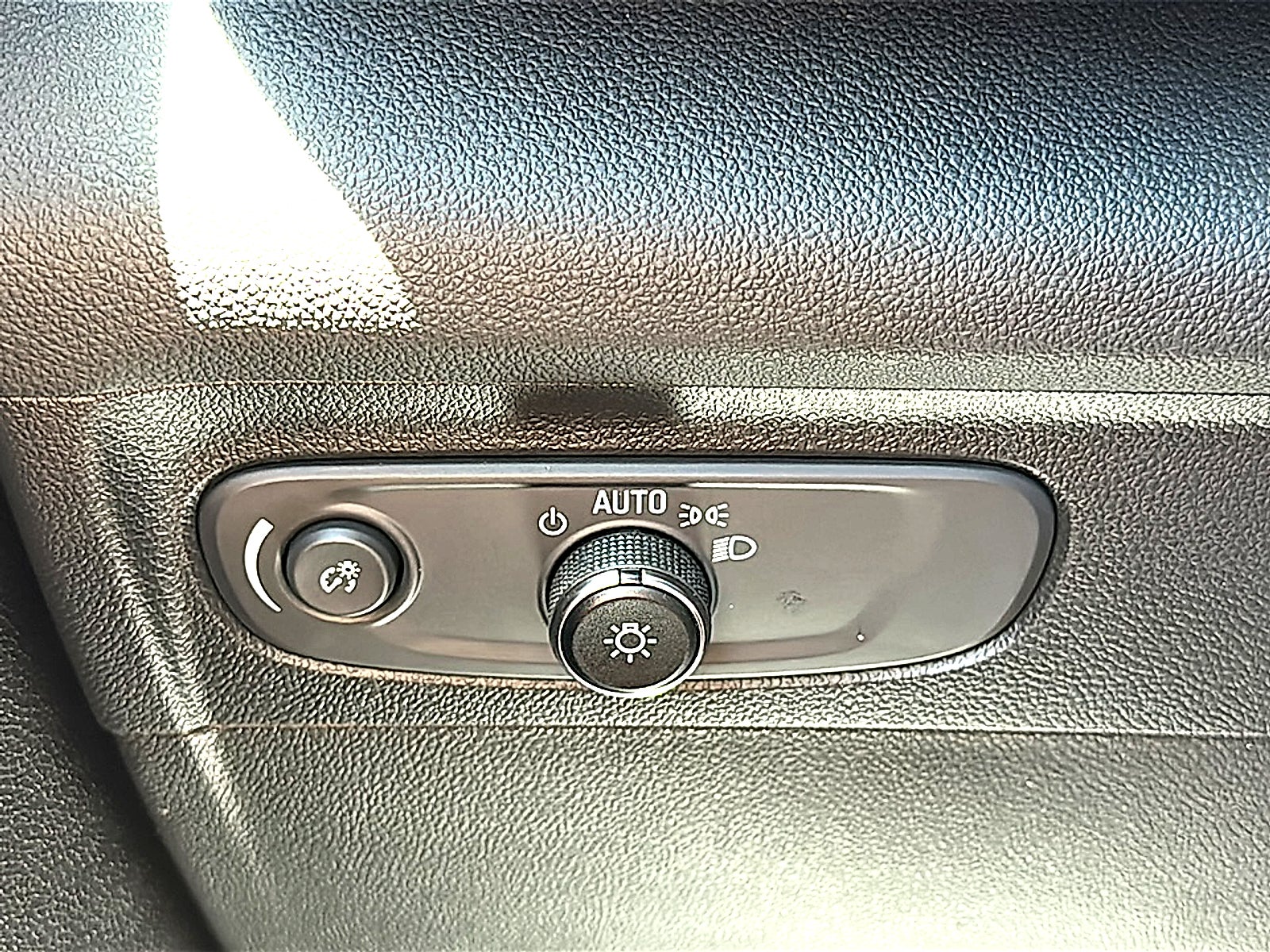 2023 Buick Envision Essence FWD