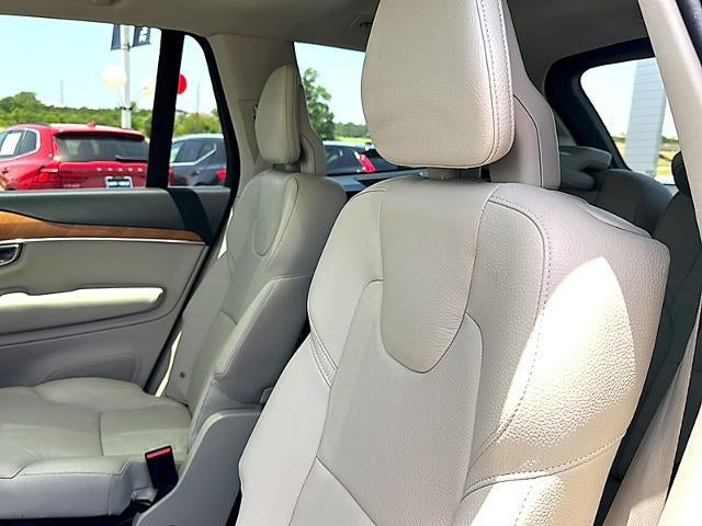 2022 Volvo XC90 T6 AWD Momentum 6P