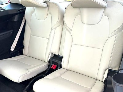 2022 Volvo XC90 T6 AWD Momentum 6P