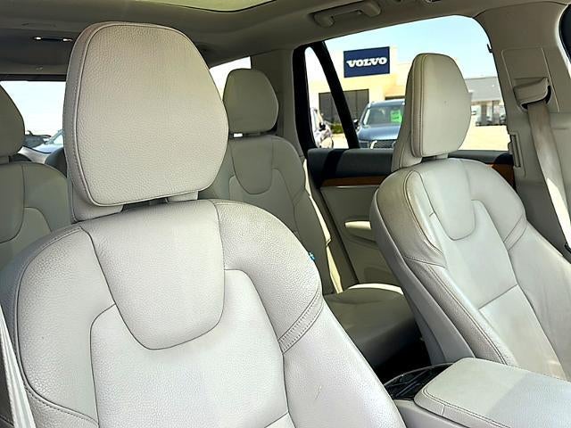 2022 Volvo XC90 T6 AWD Momentum 6P