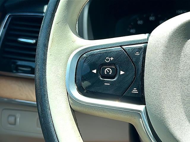 2022 Volvo XC90 T6 AWD Momentum 6P