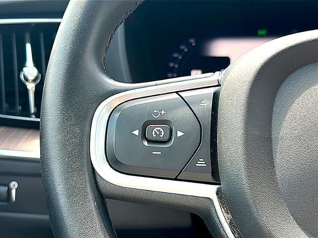 2022 Volvo XC60 B5 AWD Momentum