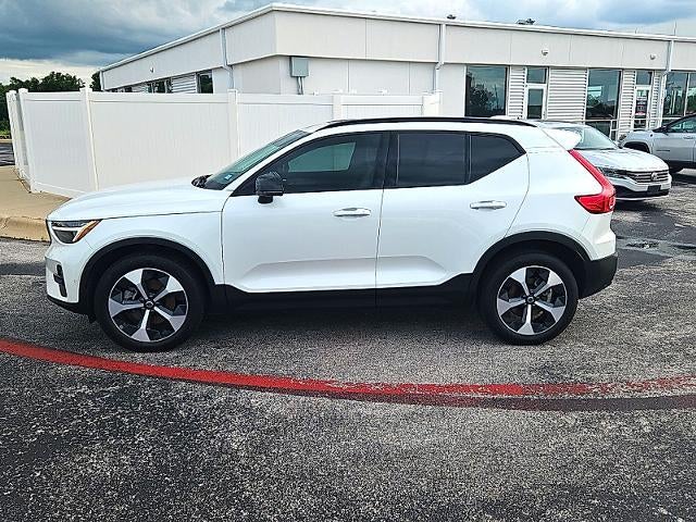 2025 Volvo XC40 B5 AWD Plus Dark Theme