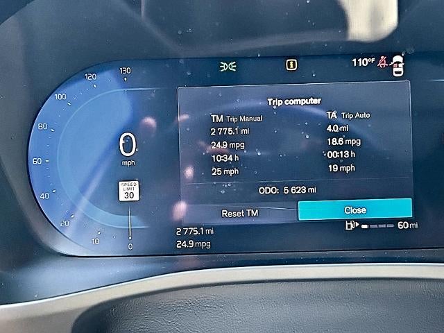 2025 Volvo XC40 B5 AWD Plus Dark Theme