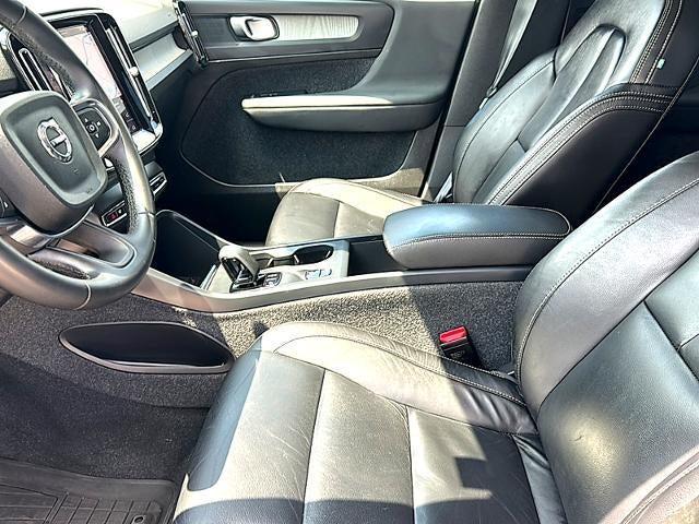 2023 Volvo XC40 B5 AWD Core