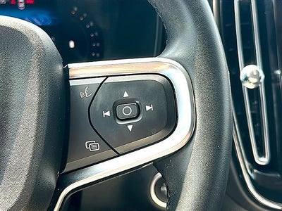 2023 Volvo XC40 B5 AWD Core