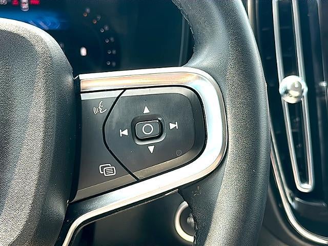 2023 Volvo XC40 B5 AWD Core