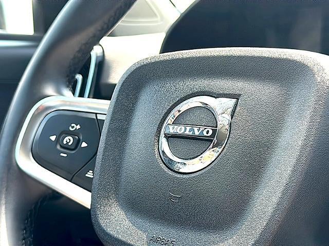 2023 Volvo XC40 B5 AWD Core