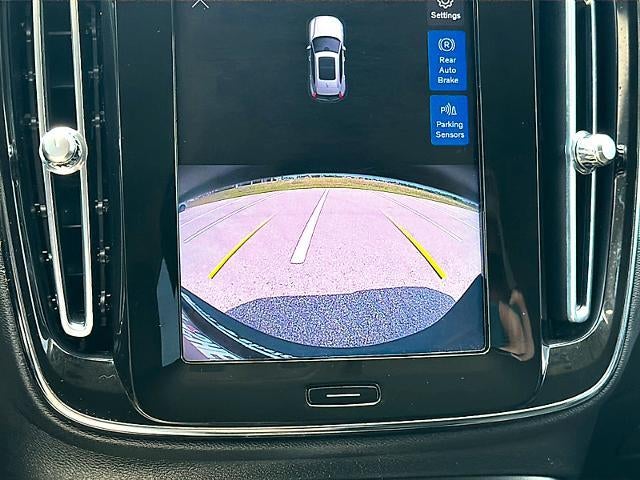 2023 Volvo XC40 B5 AWD Core