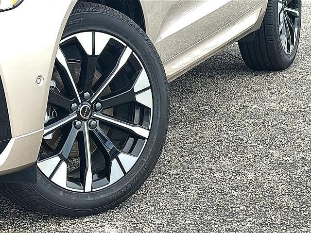 2026 Volvo XC60 B5 AWD Plus