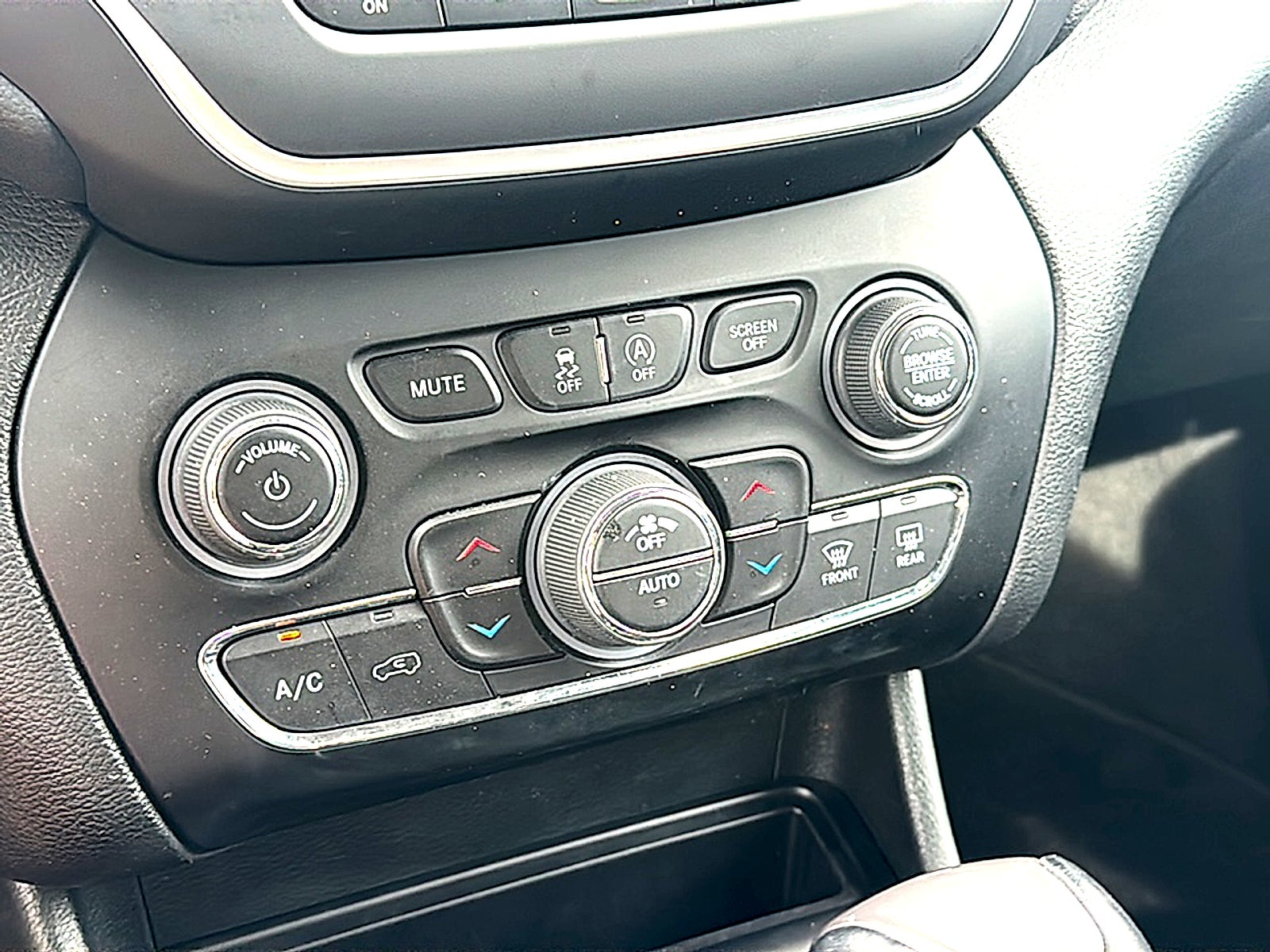 2023 Jeep Cherokee Altitude Lux 4x4