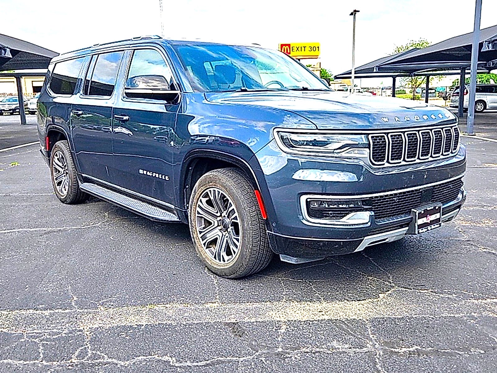 2023 Jeep WAGONEER L Base