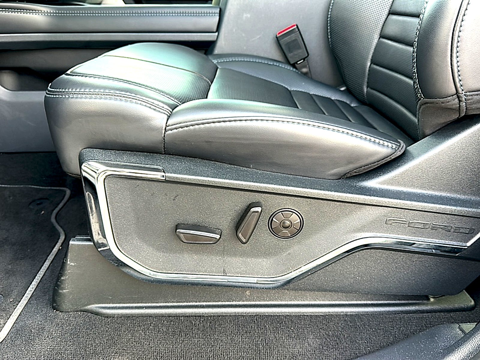 2025 Ford F-250 Platinum