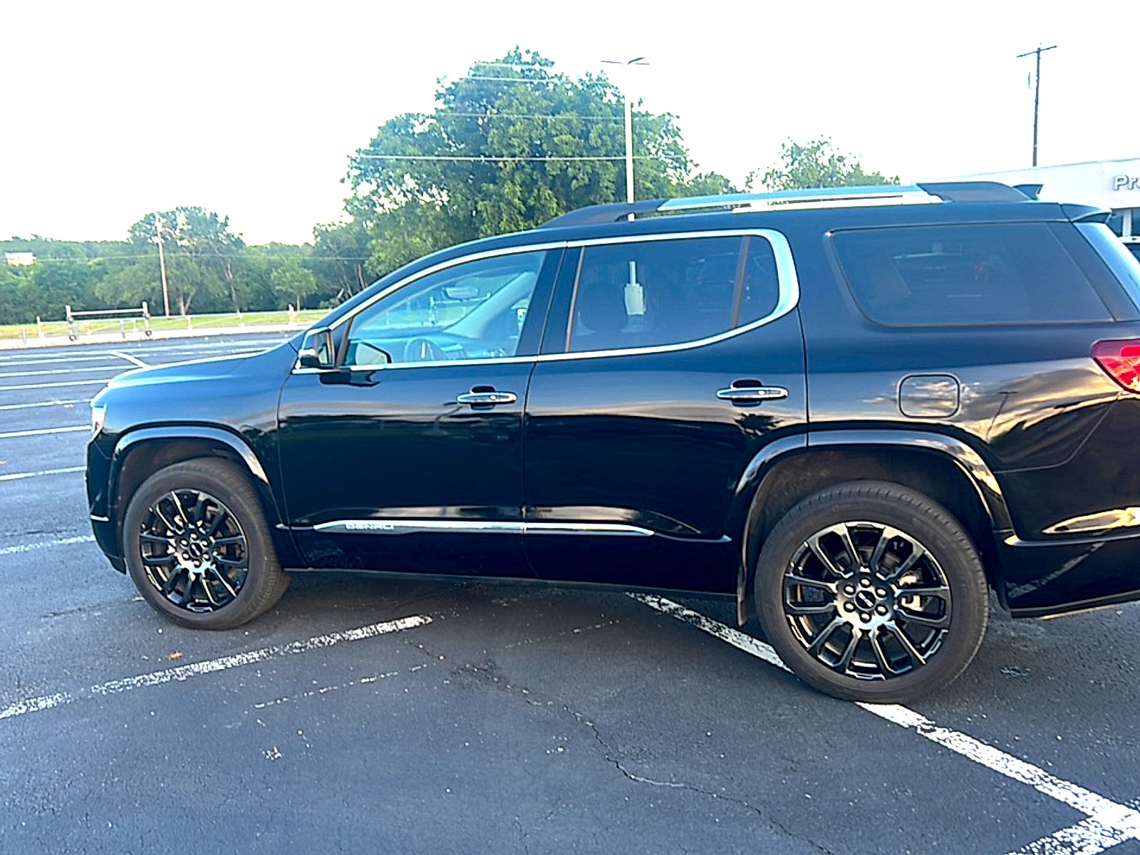 2023 GMC Acadia Denali