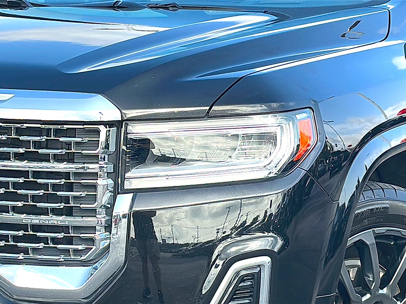2023 GMC Acadia Denali